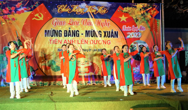 Xã Hương Vĩnh tổ chức giao lưu văn nghệ 