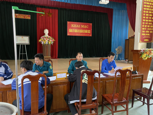 Ban chỉ huy Quân sự xã Hương Vĩnh tổ chức đăng ký nghĩa vụ quân sự lần đầu  cho đối tượng nam thanh